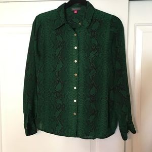 Vince camuto green snake print button down size xs